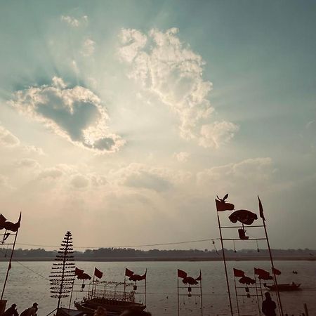 Tandon Lodge On The Ganga Ghat Homestay Варанасі Екстер'єр фото