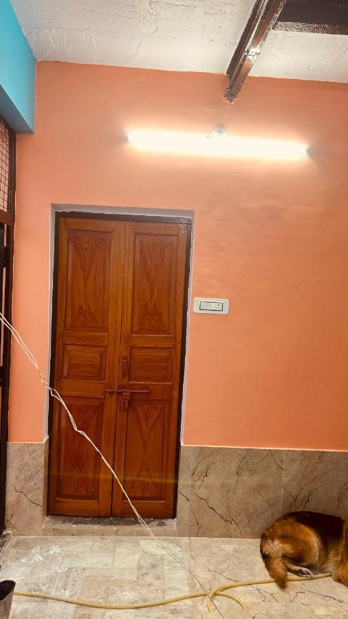 Tandon Lodge On The Ganga Ghat Homestay Варанасі Екстер'єр фото