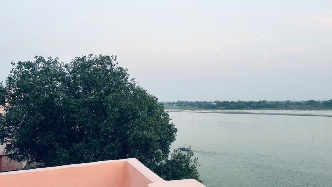 Tandon Lodge On The Ganga Ghat Homestay Варанасі Екстер'єр фото