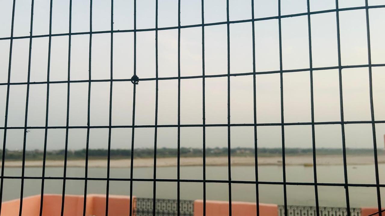 Tandon Lodge On The Ganga Ghat Homestay Варанасі Екстер'єр фото