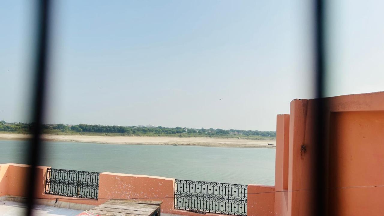 Tandon Lodge On The Ganga Ghat Homestay Варанасі Екстер'єр фото