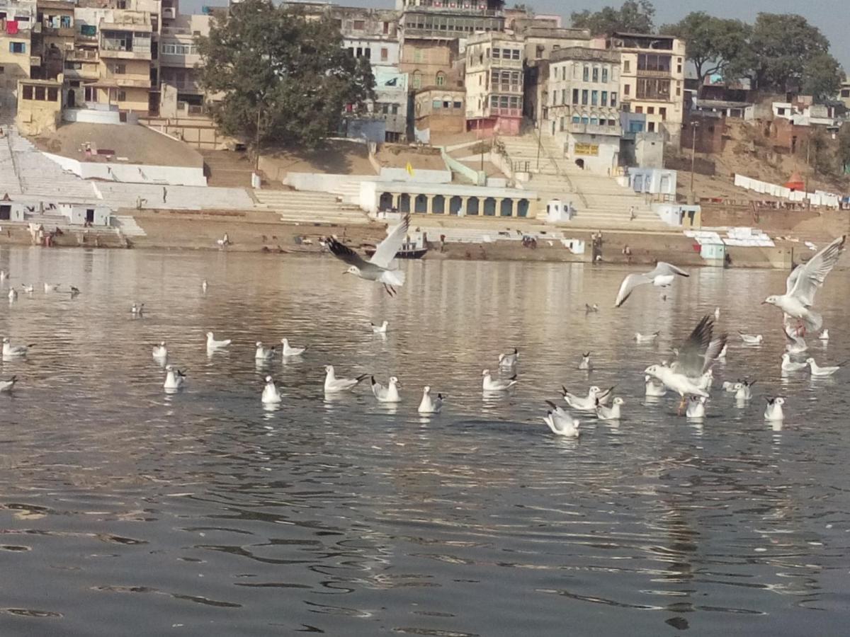 Tandon Lodge On The Ganga Ghat Homestay Варанасі Екстер'єр фото